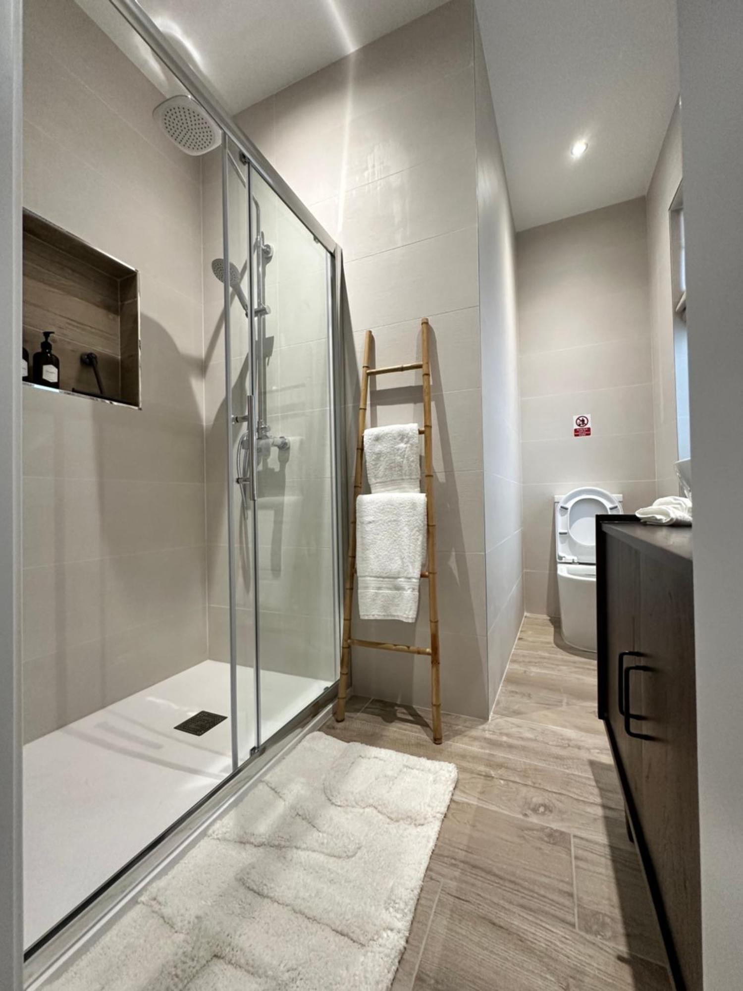 Tan-nanniet Two Bedroom Apartment *